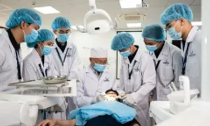 Chọn ngành Răng Hàm Mặt hay Kinh tế?