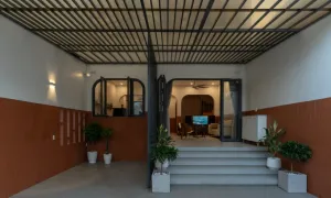 Nhà 141 m2 tối ưu chi phí nhờ lùi sâu mặt tiền 8 m